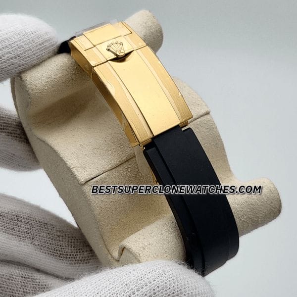 Rolex Daytona replica watch with 18kt yellow gold case and flexible oysterflex rubber strap