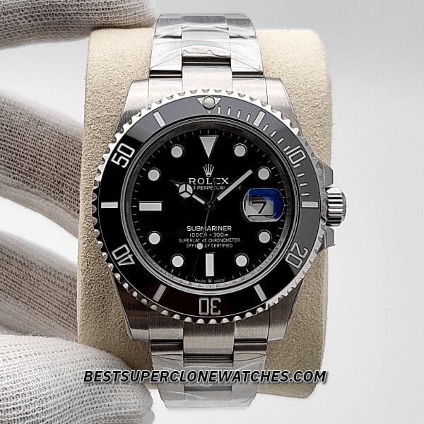 Fake Rolex Submariner Date 3235 super clone with a sleek black dial, Oystersteel case, and a Swiss 3235 movement—a luxury replica.