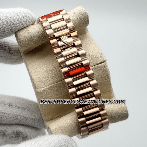 Replica Rolex Day-Date in Everose gold with 40mm case and olive dial