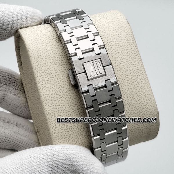 Super clone Royal Oak 16202ST featuring ultra-thin profile and classic blue dial