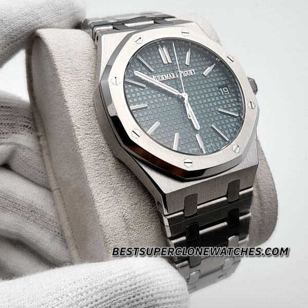 Super clone Royal Oak 15510ST featuring vibrant green dial and iconic octagonal bezel