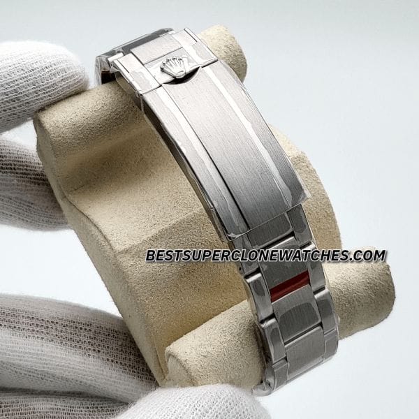 Fake Rolex Submariner Hulk Date Ref-116610LV with green dial, Oystersteel case, and Swiss 3135 movement—high-quality super clone.